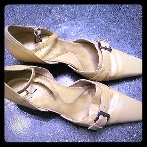 Tan size 8 aerosols heels